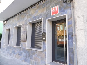 3_9yybyq87uk_Monqar_leandro_fachada.jpg